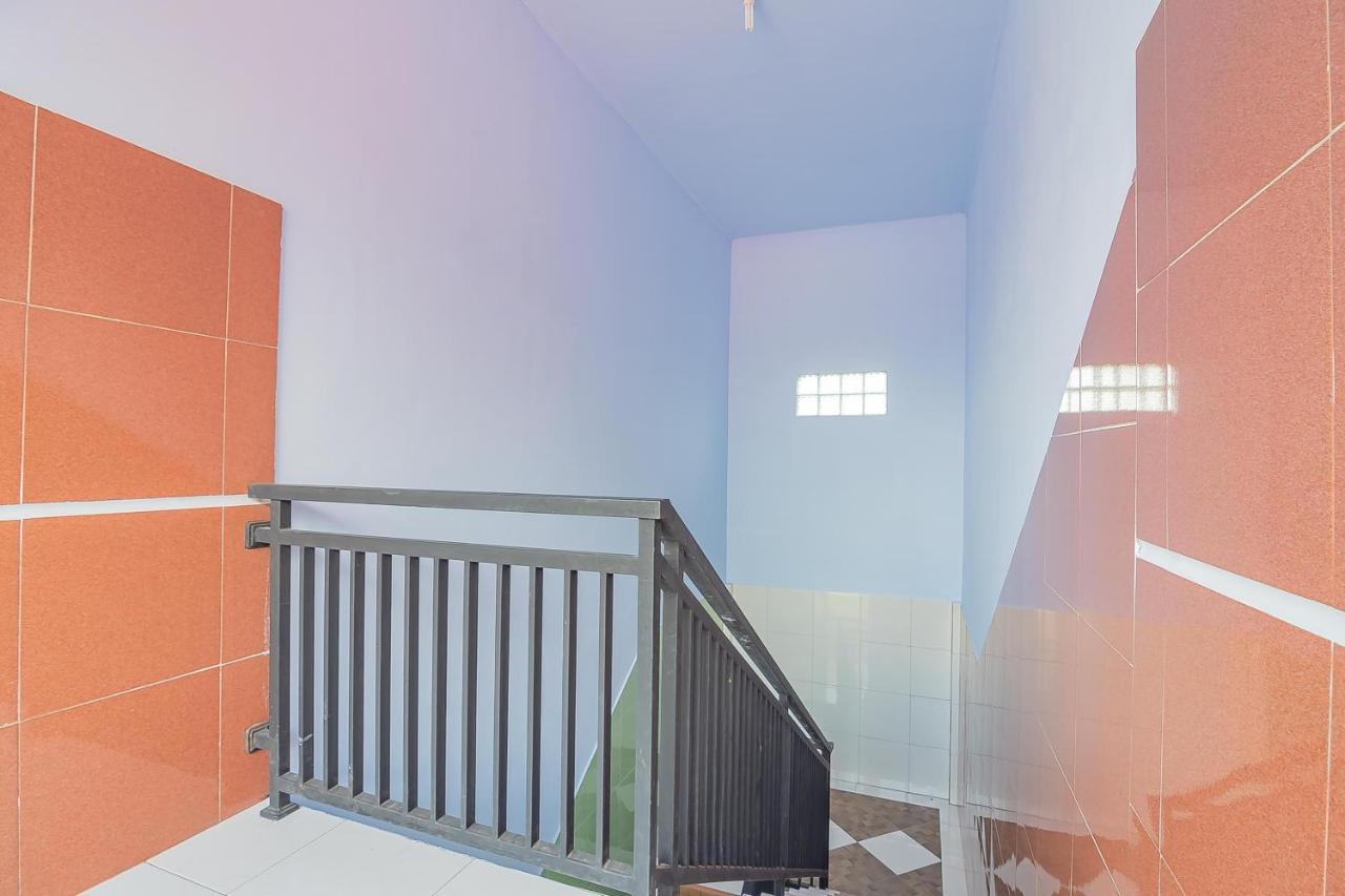 Hotel Reddoorz Syariah @ Tambak Mekar Street Subang Djalantjagak Exterior foto